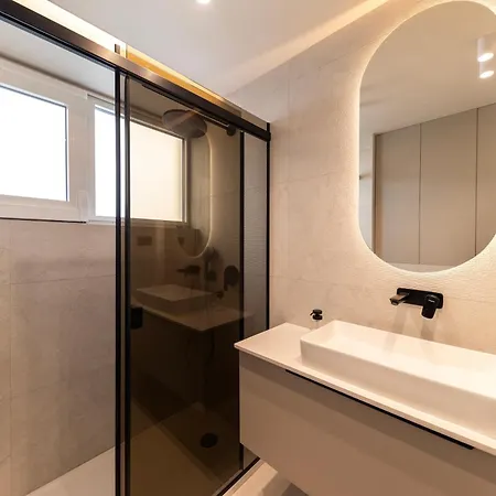 Sevito By Belmont Realty 아파트