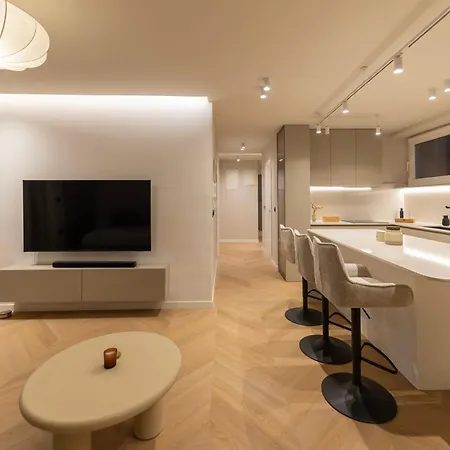 Sevito By Belmont Realty 아파트